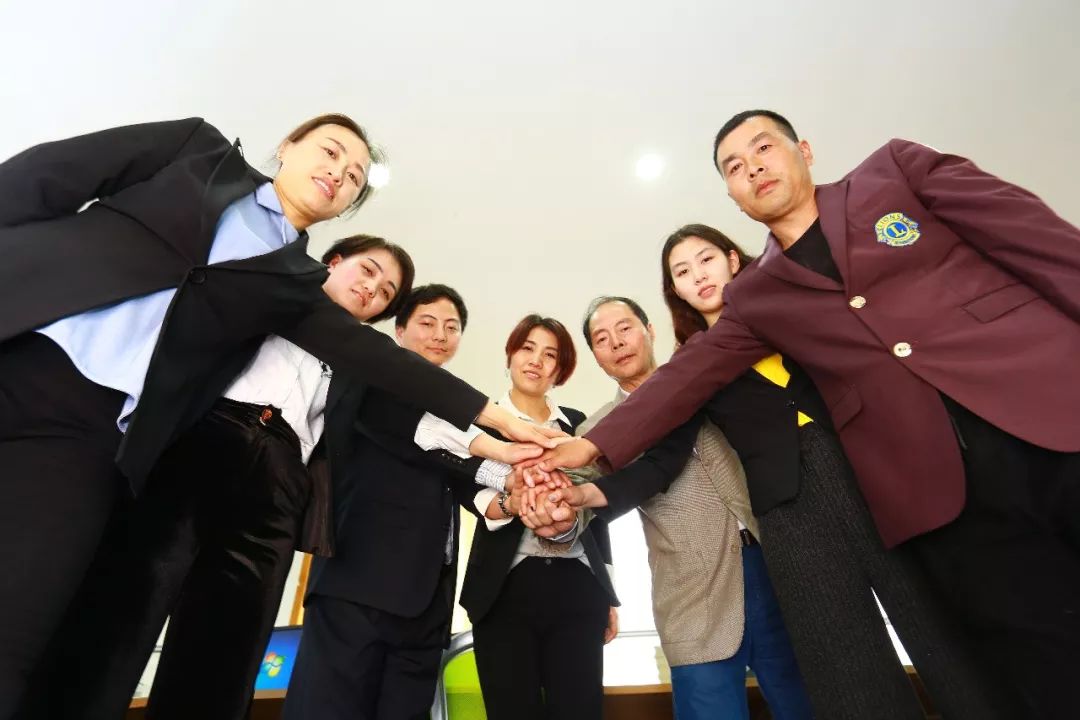 劉艷秋和她的團(tuán)隊(duì) 劉艷秋和她的團(tuán)隊(duì)